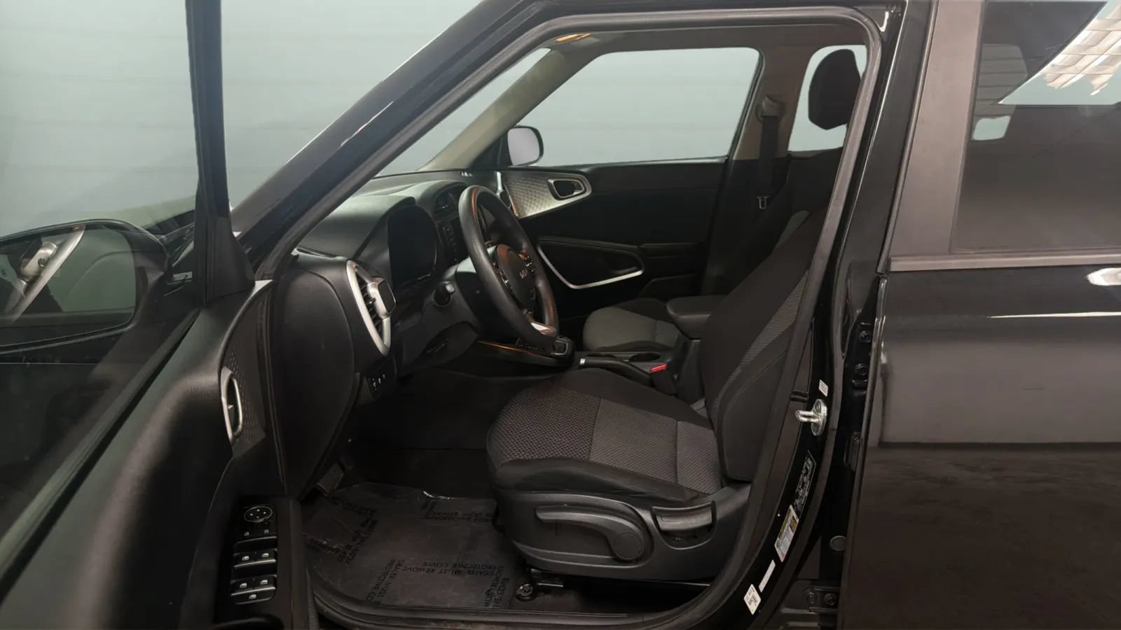 Used 2023 Kia Soul LX w/ LX Technology Package FWD image 20