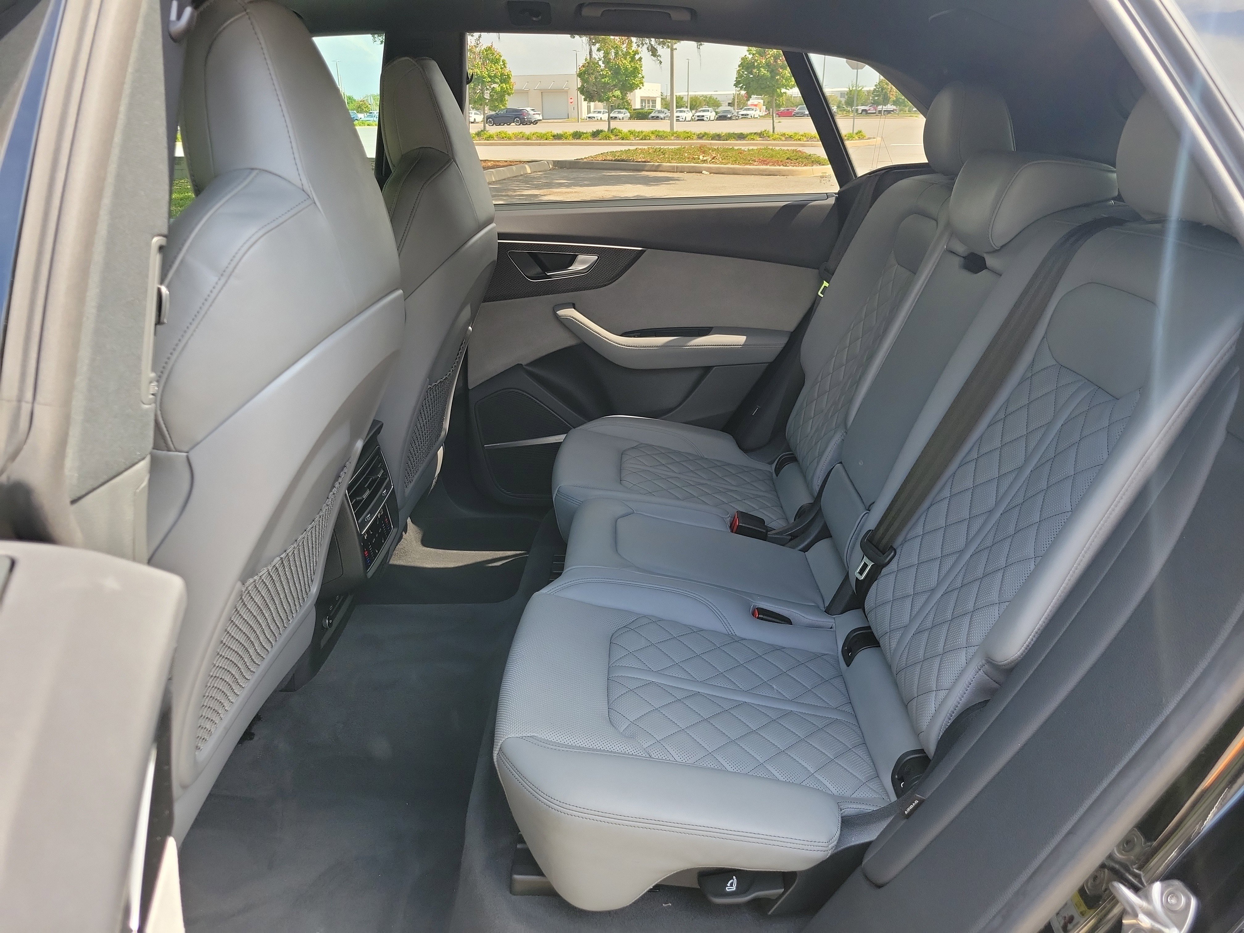 Used 2023 Audi SQ8 Prestige w/ Prestige Package image 16