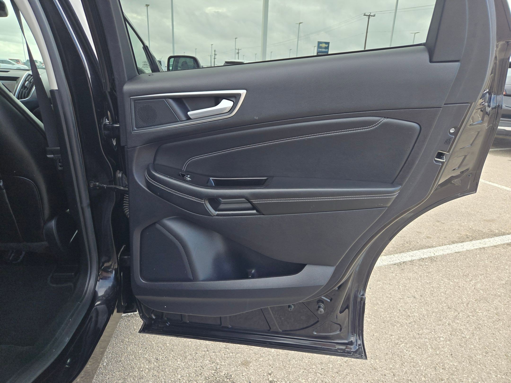 Used 2020 Ford Edge Titanium image 23