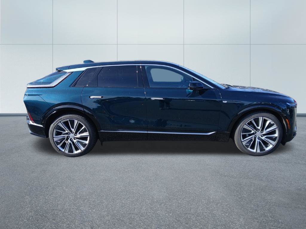 Certified 2024 Cadillac Lyriq Luxury AWD/4WD image 8