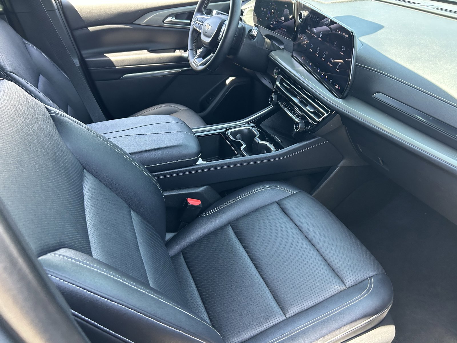 Certified 2025 Chevrolet Traverse LT FWD image 13