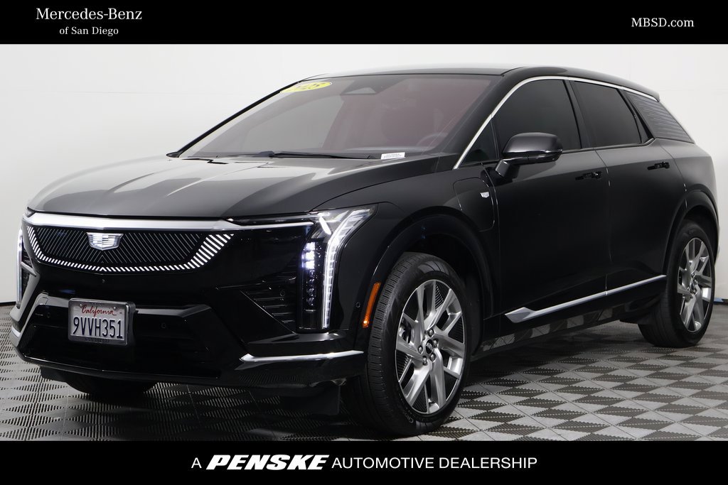 Used 2025 Cadillac Optiq Luxury 1