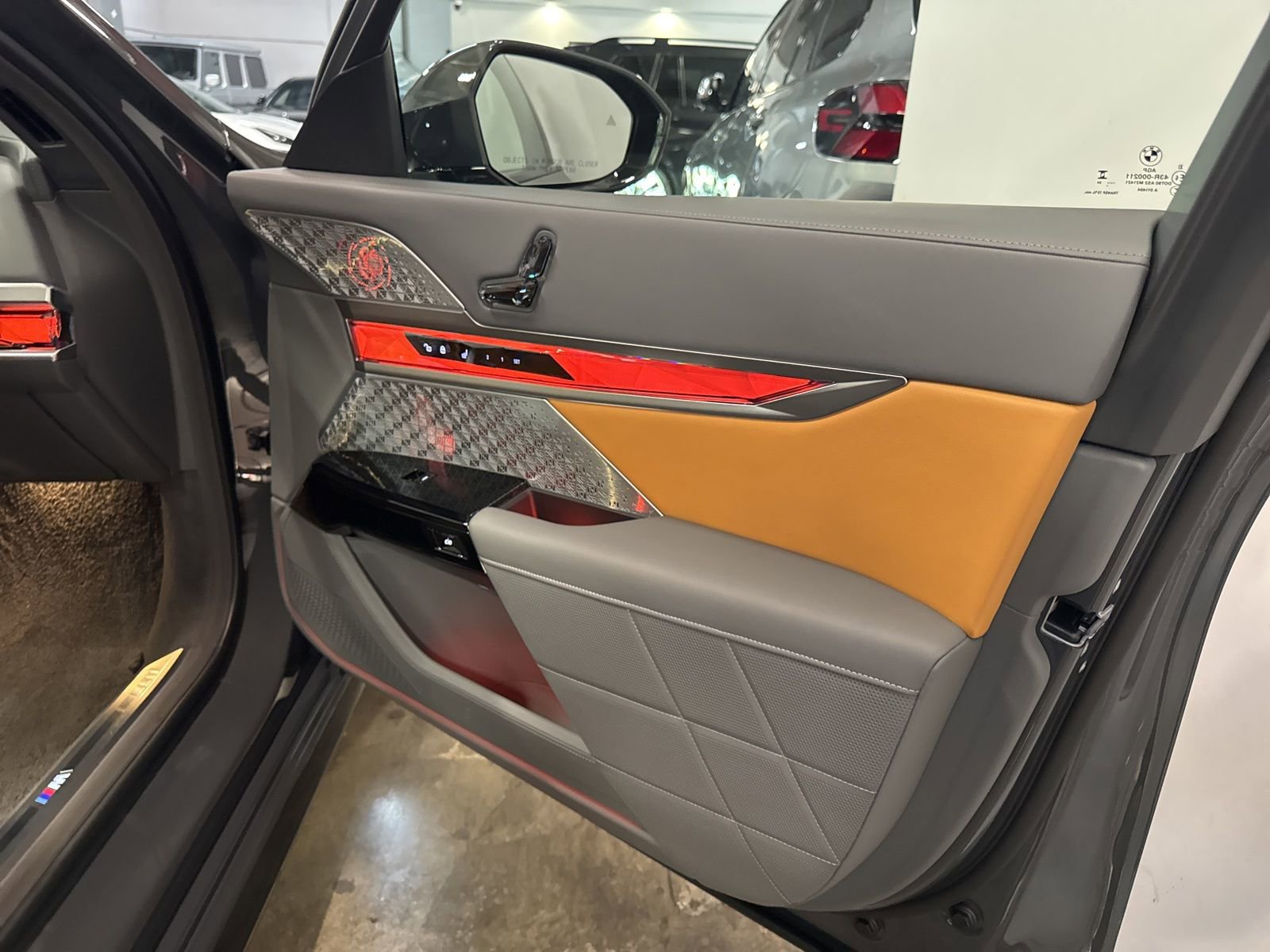 Used 2025 BMW i7 xDrive60 image 24