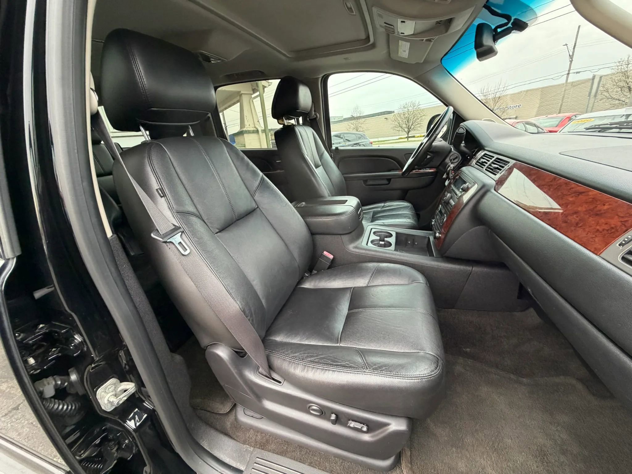 Used 2013 Chevrolet Suburban LT w/ Luxury Package image 32