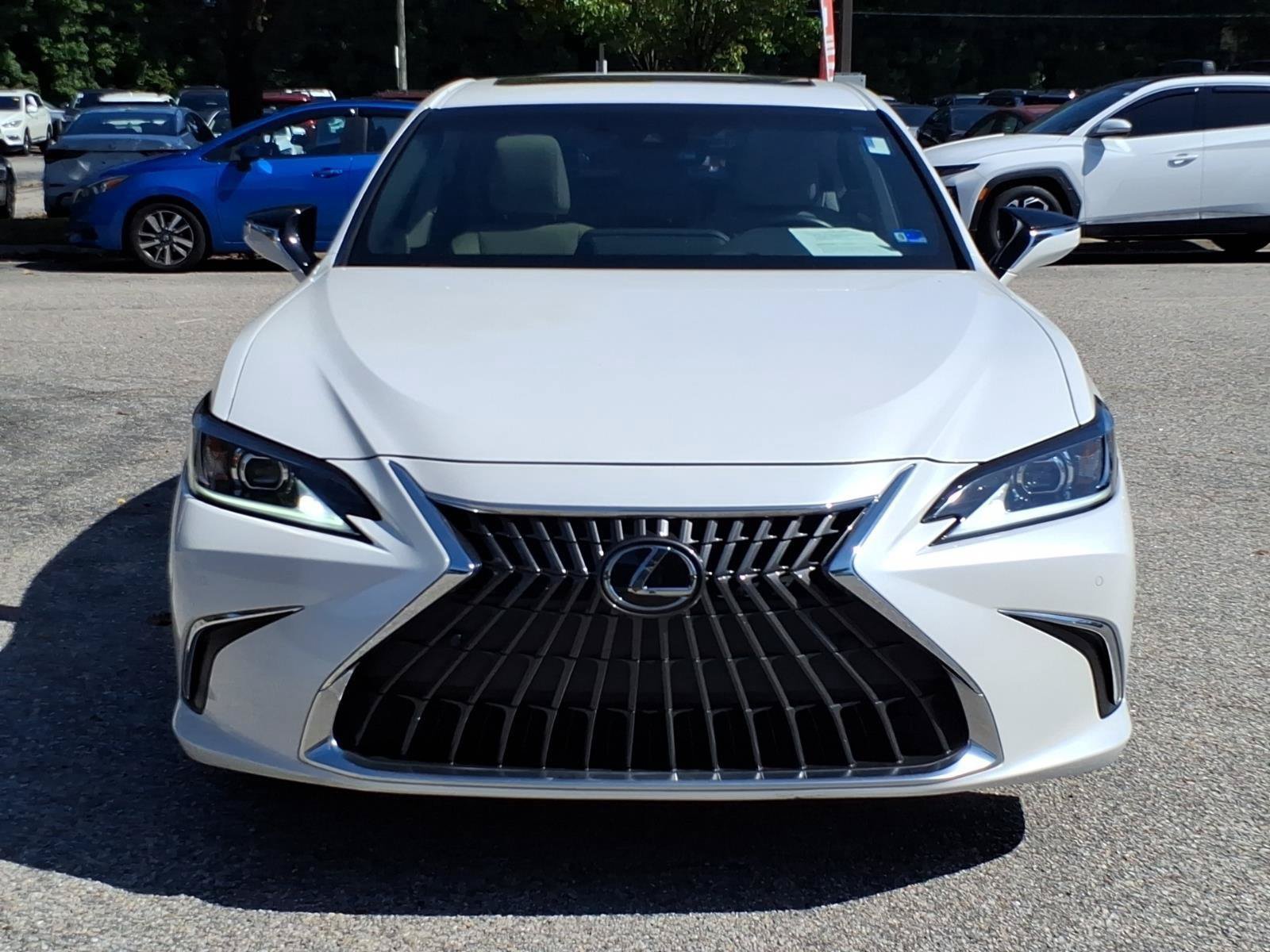 Used 2023 Lexus ES 350 w/ Premium Package FWD image 2