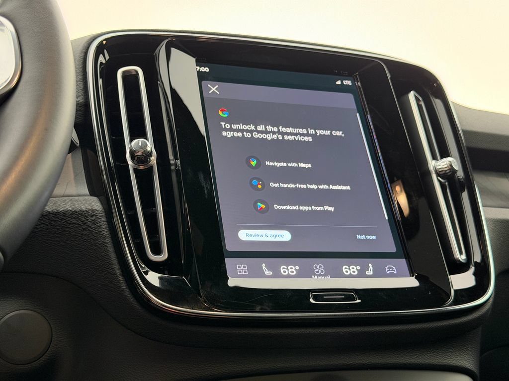 Certified 2023 Volvo C40 P8 Recharge Plus w/ Protection Package Premier AWD/4WD image 16