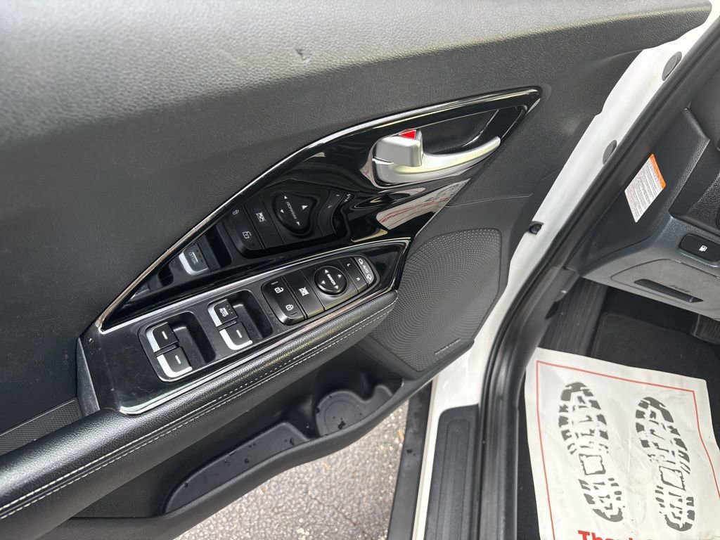 Used 2022 Kia Niro Touring Special Edition FWD image 13