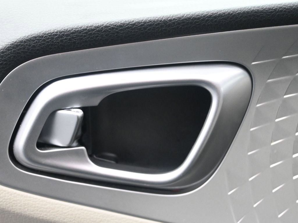 Used 2025 Kia Soul LX w/ LX Technology Package image 21