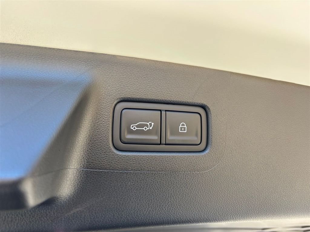 Used 2026 Hyundai Santa Fe SEL FWD image 17