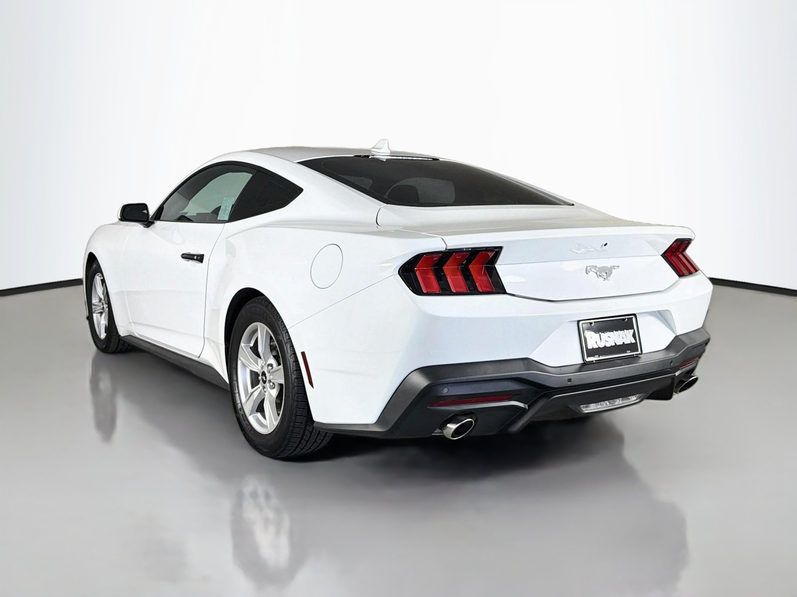 Used 2024 Ford Mustang Coupe RWD image 5