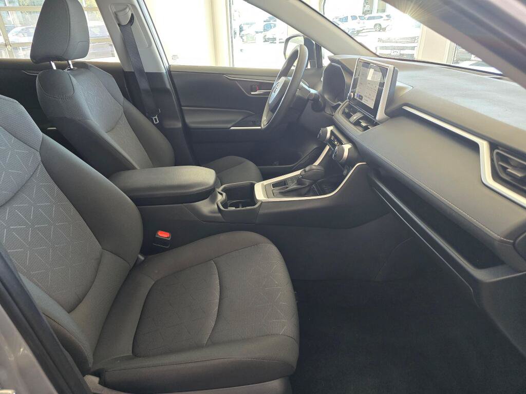 Used 2025 Toyota RAV4 XLE AWD/4WD image 43