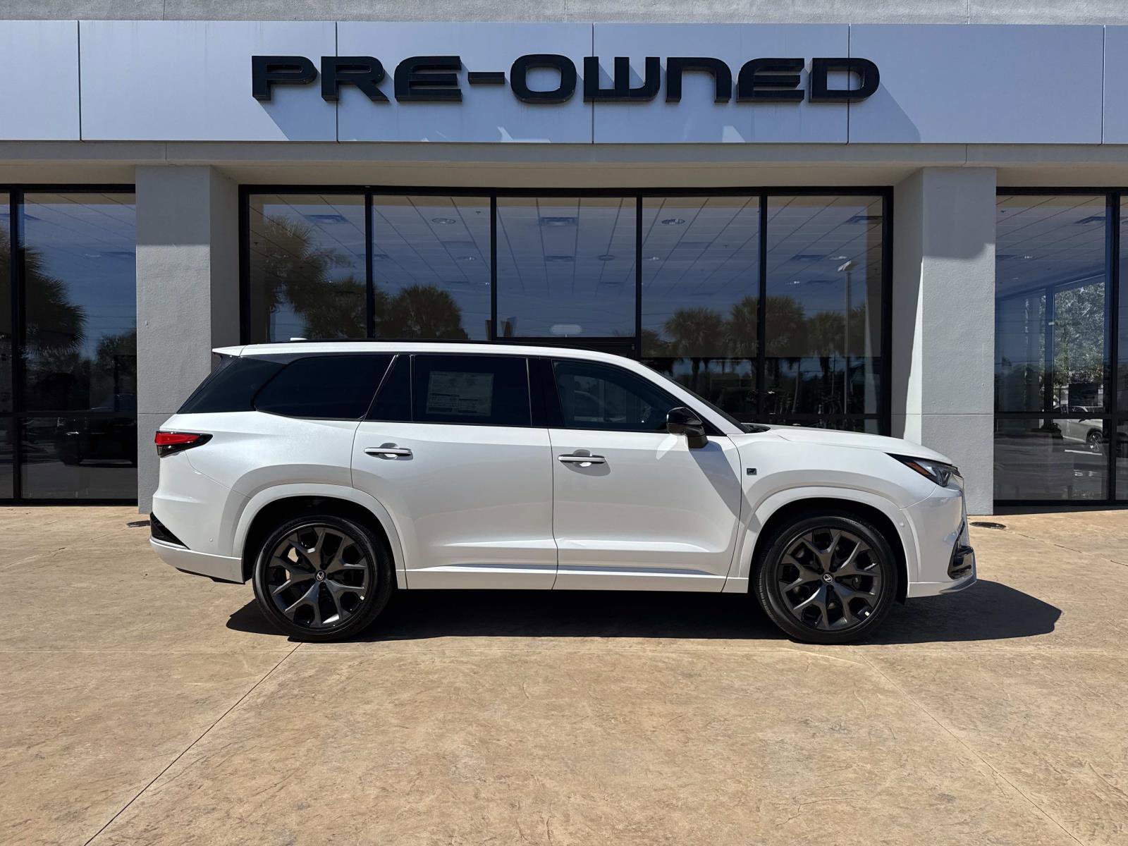 New 2026 Lexus TX 500h AWD image 2