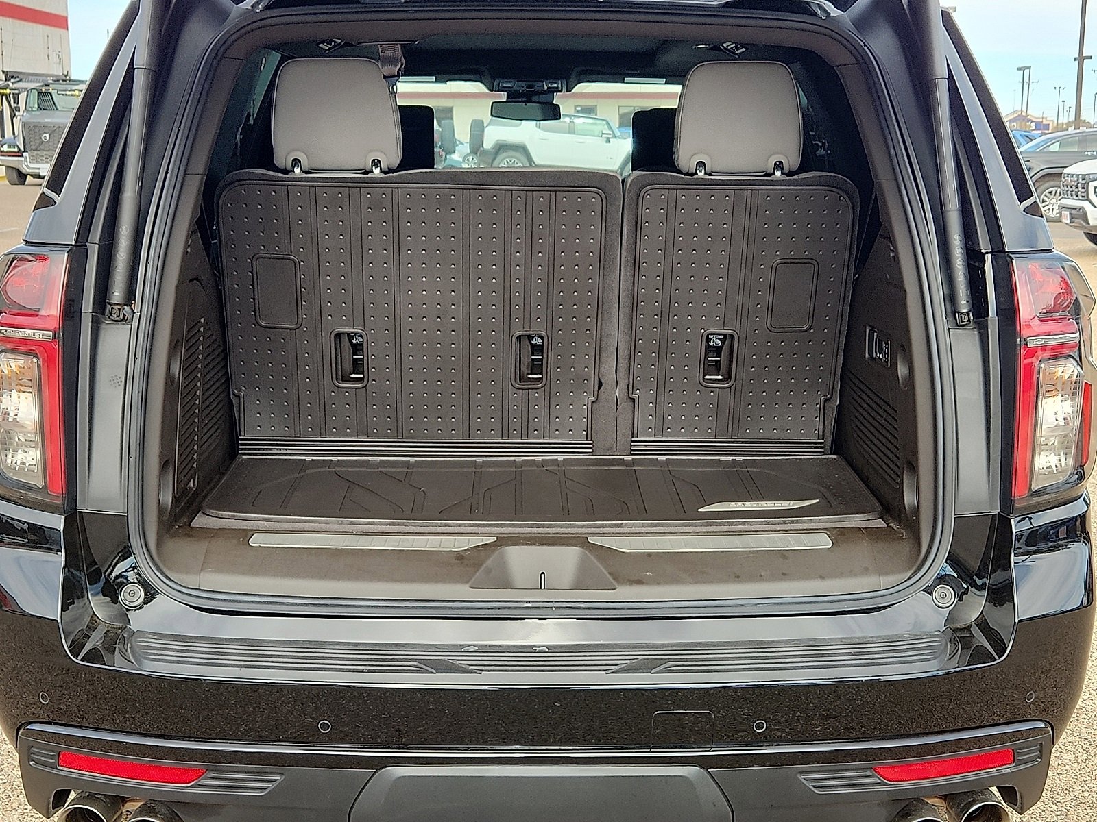 Used 2024 Chevrolet Tahoe Z71 w/ Off-Road Capability Package image 9