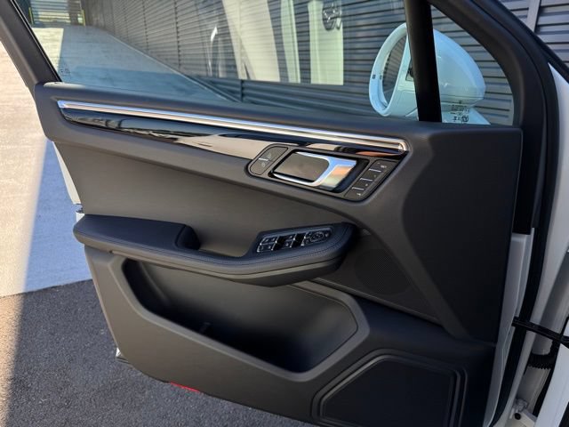 New 2026 Porsche Macan AWD/4WD image 13
