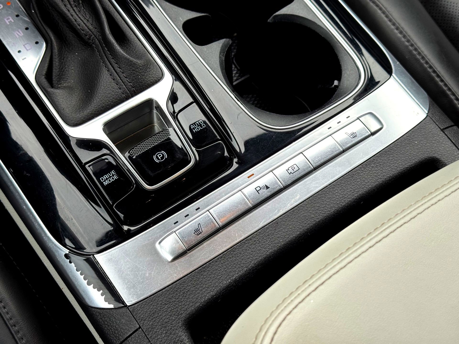 Used 2024 Kia Carnival EX image 26