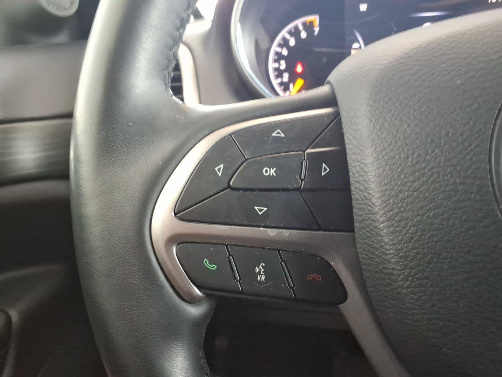 Used 2019 Jeep Grand Cherokee Altitude AWD/4WD image 27
