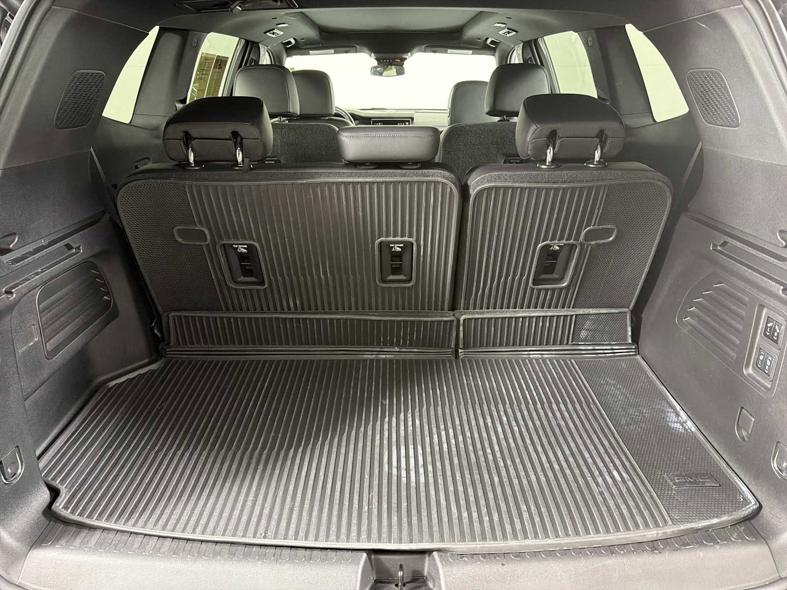 Used 2024 GMC Acadia Denali FWD image 17