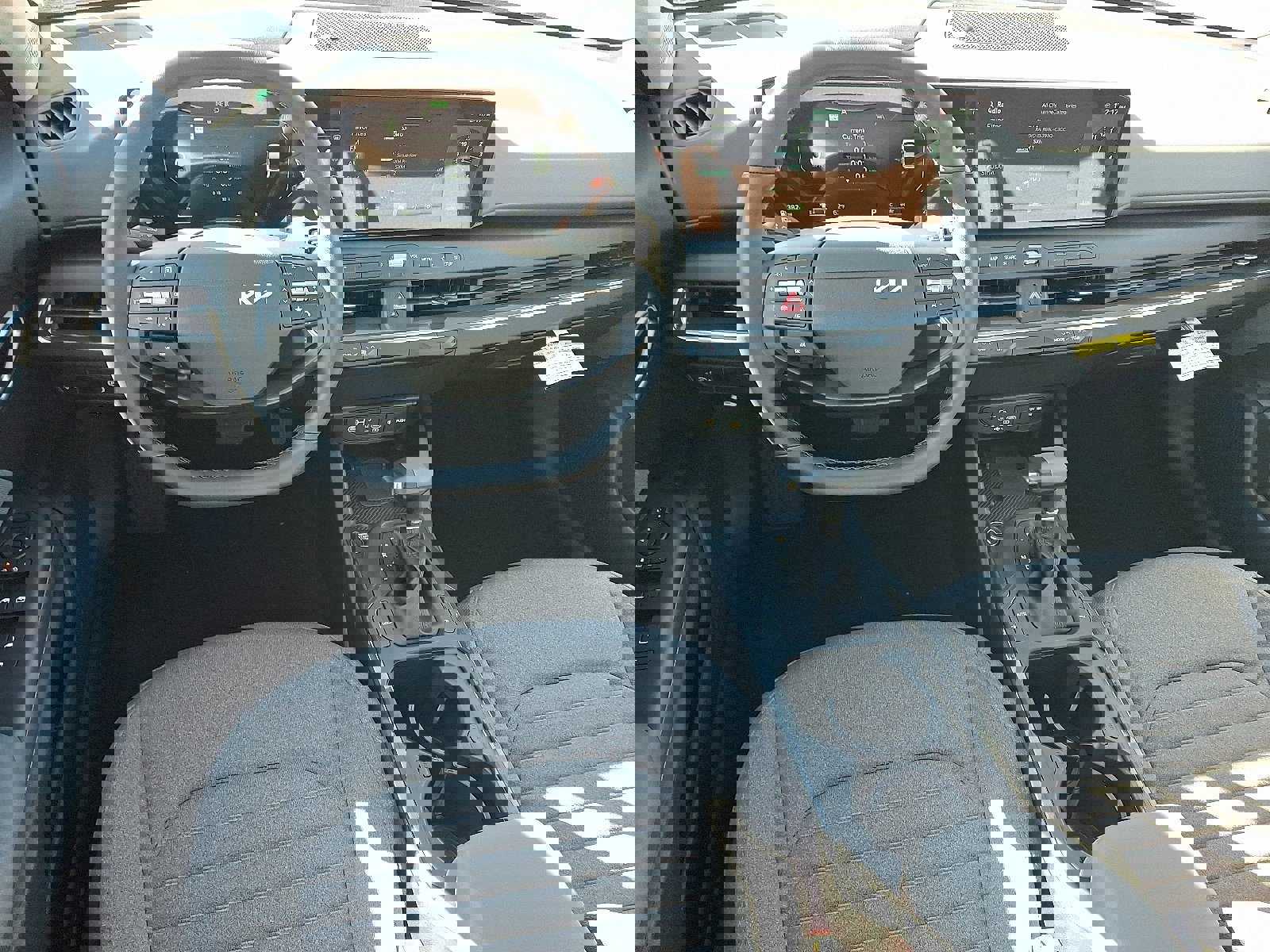 New 2025 Kia K4 EX image 7