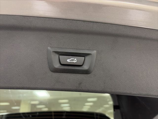 Used 2023 BMW iX xDrive50 w/ Premium Package image 13