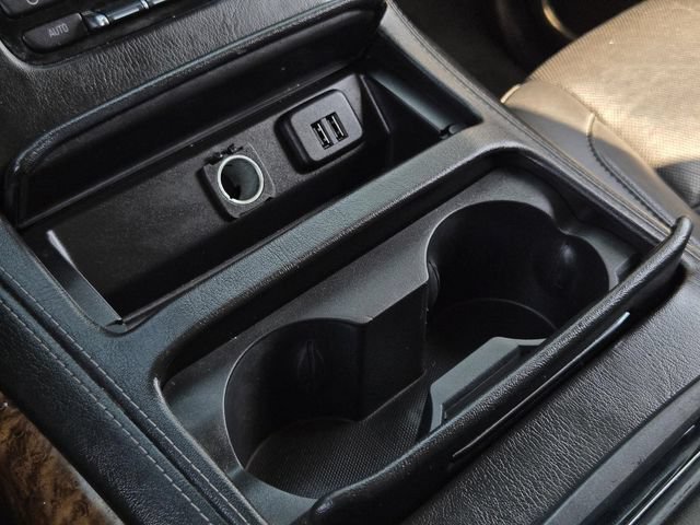Used 2015 Chevrolet Suburban LTZ RWD image 26