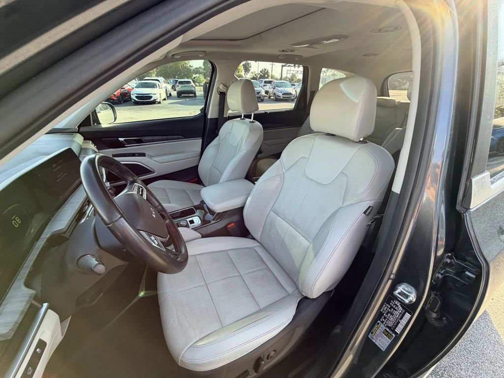 Used 2024 Kia Telluride EX w/ EX Captain's Chair Package image 21