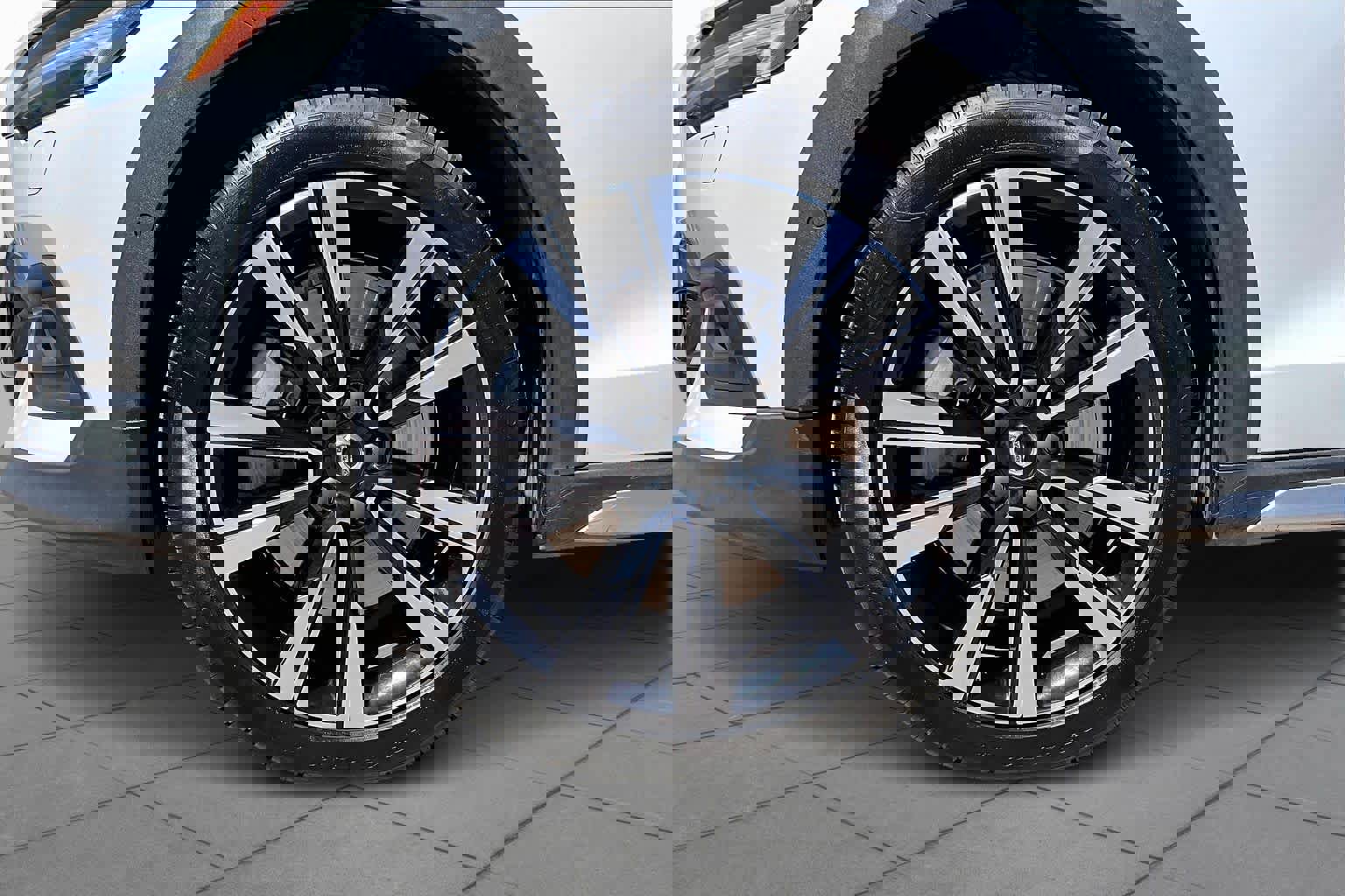 Used 2023 Volvo V60 B5 Cross Country Ultimate w/ Climate Package image 11