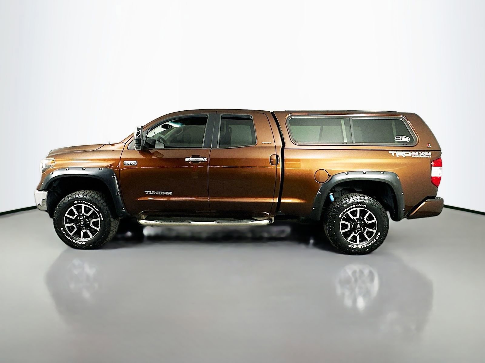 Used 2016 Toyota Tundra Limited w/ Limited Premium Package AWD/4WD image 4