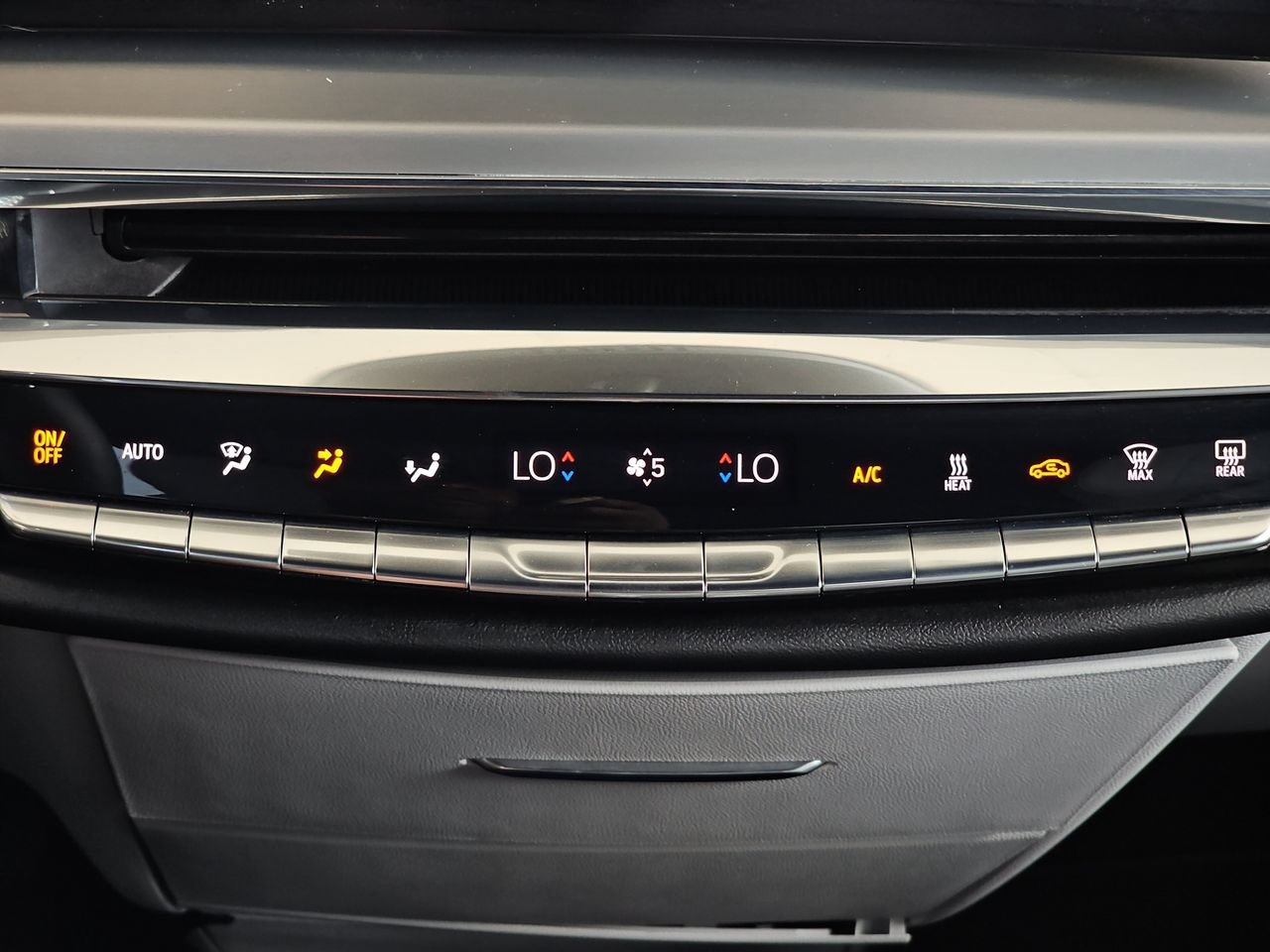Certified 2024 Cadillac Lyriq Luxury AWD/4WD image 20