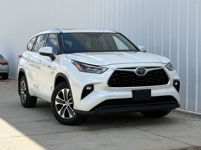 Used 2020 Toyota Highlander XLE AWD/4WD image 2