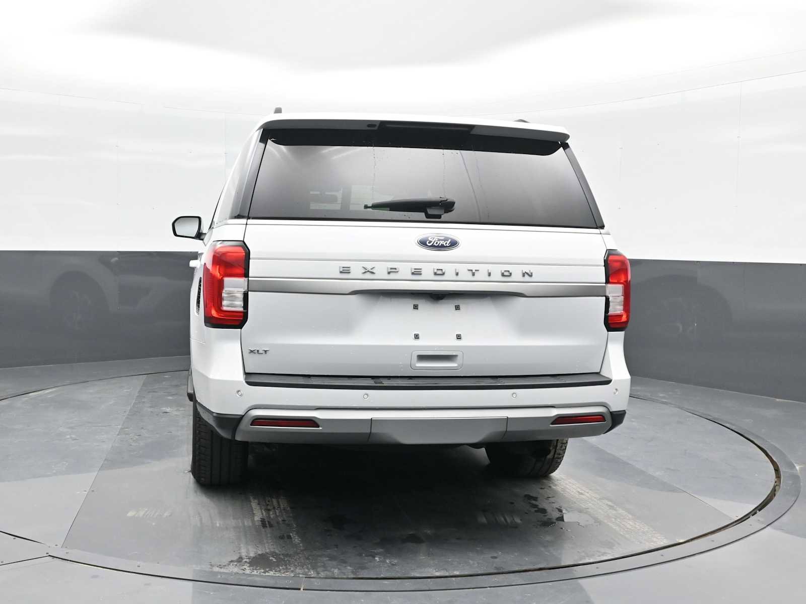 Used 2024 Ford Expedition XLT image 7