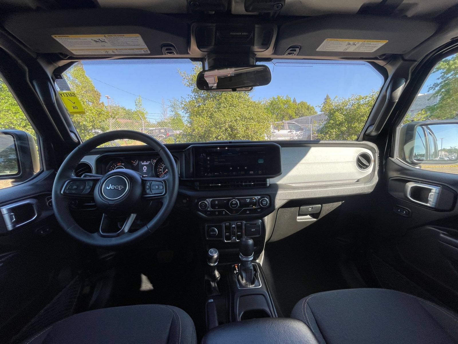 Used 2025 Jeep Wrangler Unlimited Sport AWD/4WD image 28