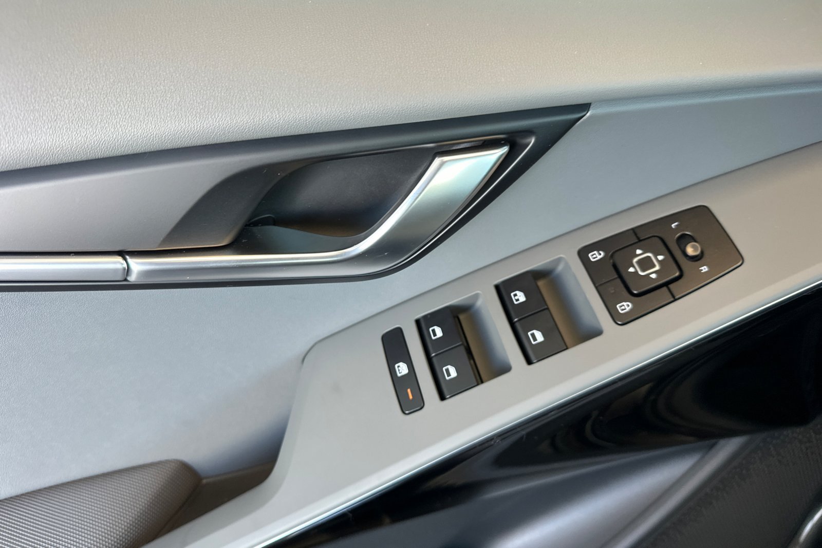 New 2026 Kia Niro EX FWD image 11