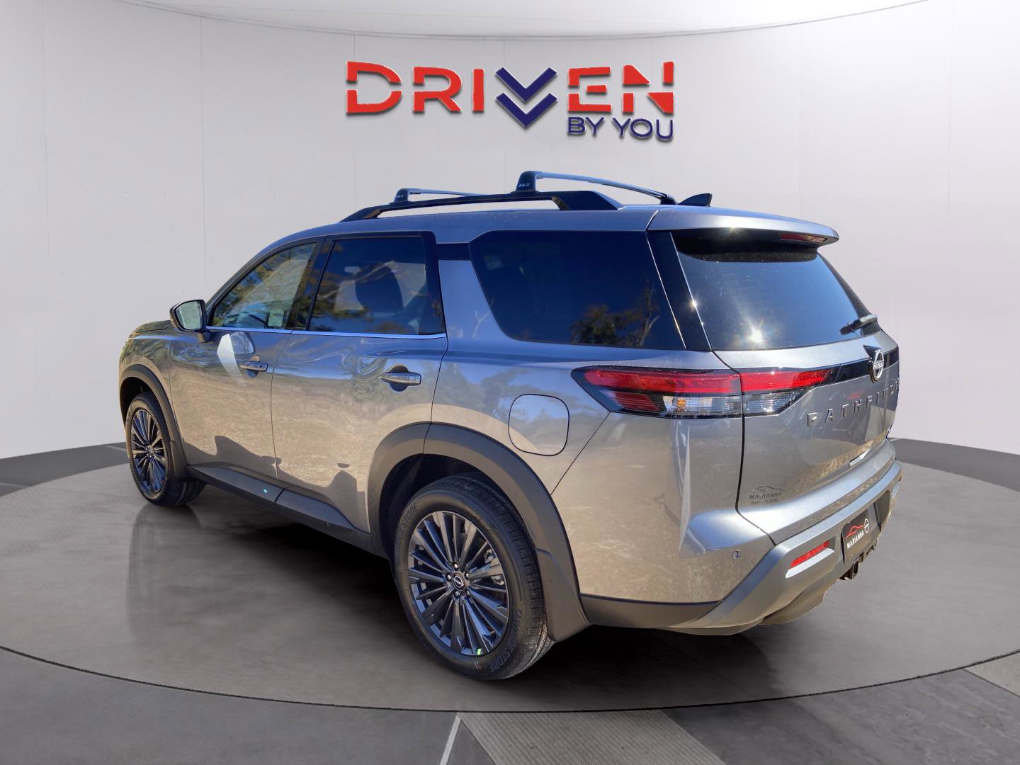 New 2026 Nissan Pathfinder SL w/ SL Premium Package image 2