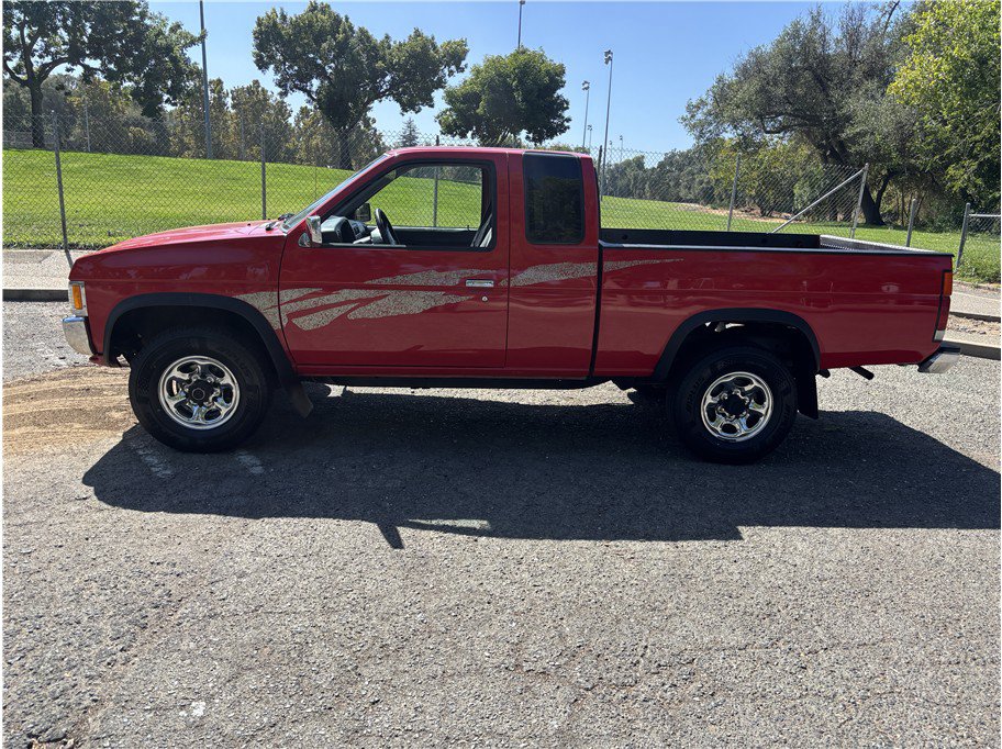 Used 1995 Nissan Pickup XE AWD/4WD image 2