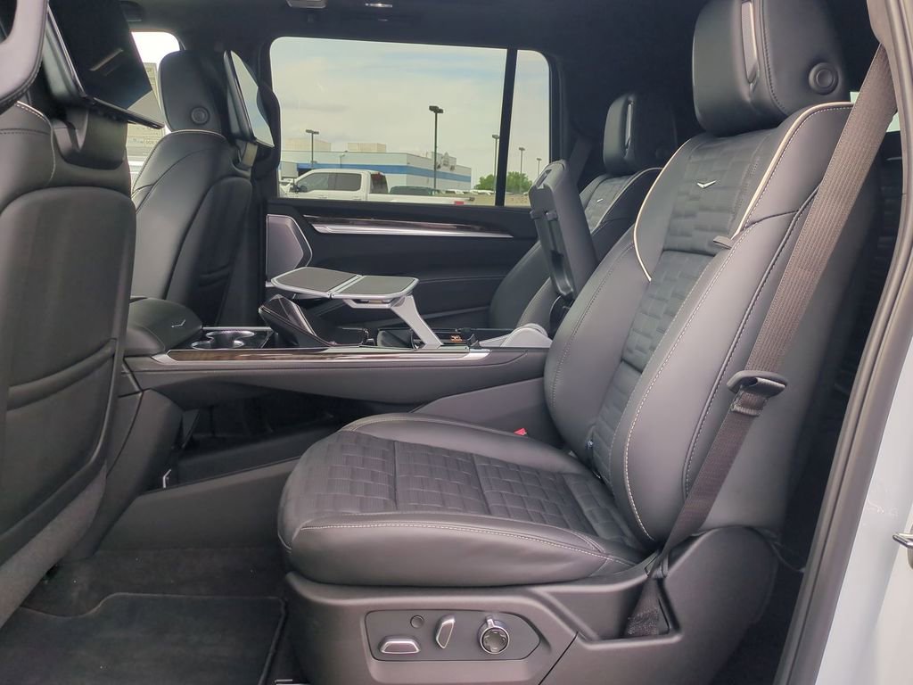 New 2026 Cadillac Escalade ESV Platinum Luxury AWD/4WD image 27