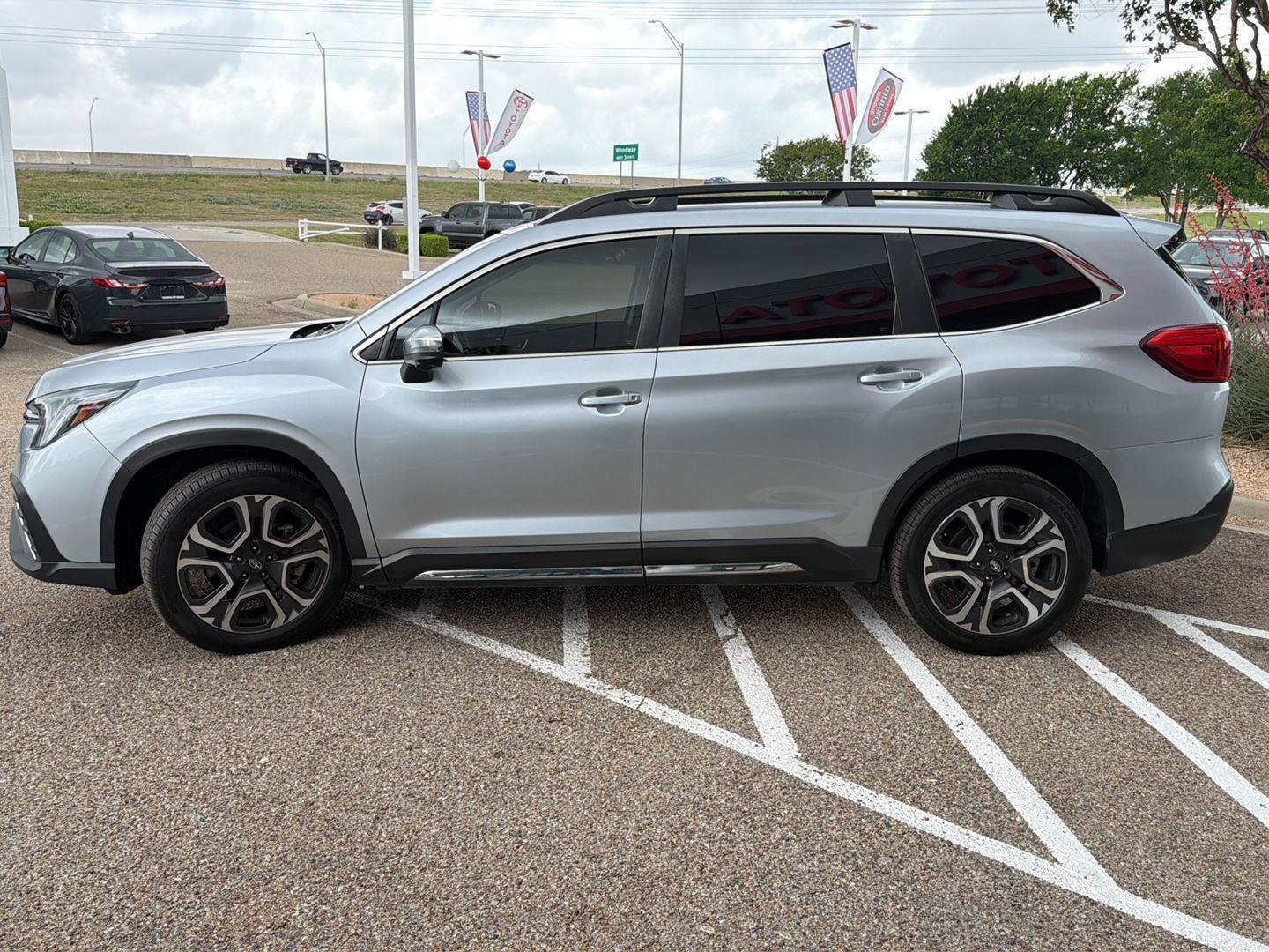 Used 2023 Subaru Ascent Limited w/ Technology Package AWD/4WD image 6