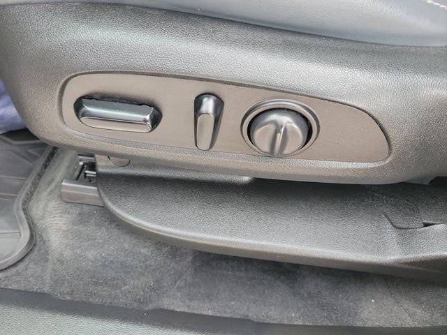 Used 2020 Buick Enclave Essence w/ Sound and Sites Package FWD image 27