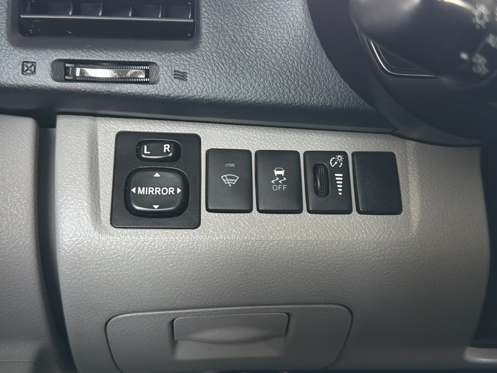 Used 2013 Toyota Highlander Plus FWD image 25