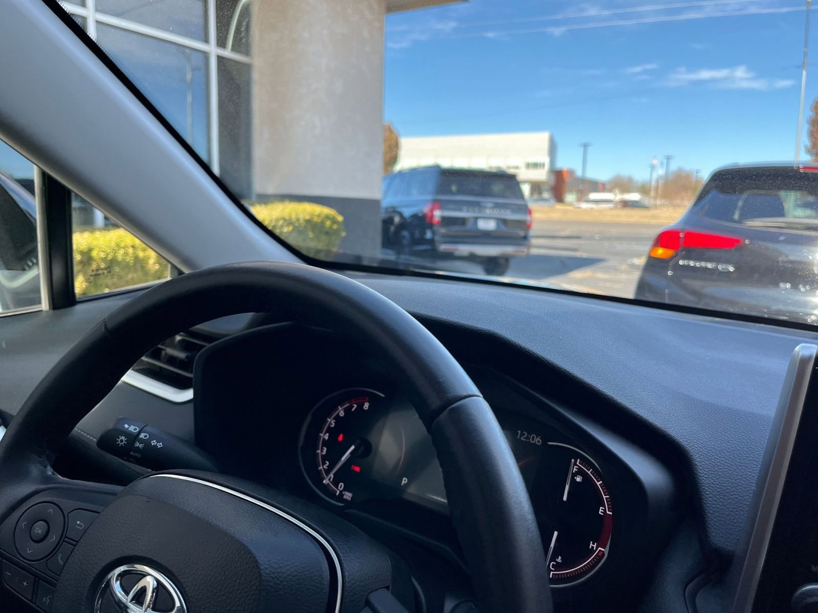 Used 2025 Toyota RAV4 XLE image 34