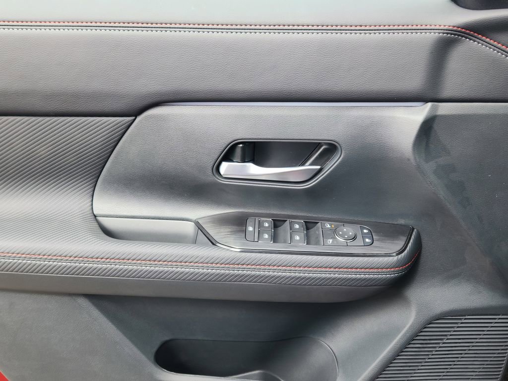 New 2025 Nissan Kicks SR image 7