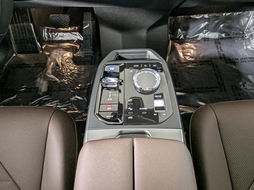Used 2025 BMW iX xDrive50 w/ Premium Package image 33