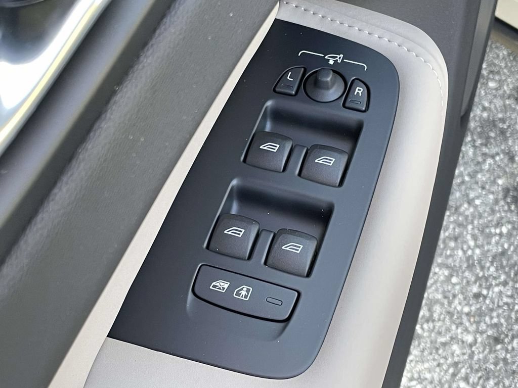 New 2026 Volvo XC60 B5 Plus w/ Protection Package Premier AWD/4WD image 6
