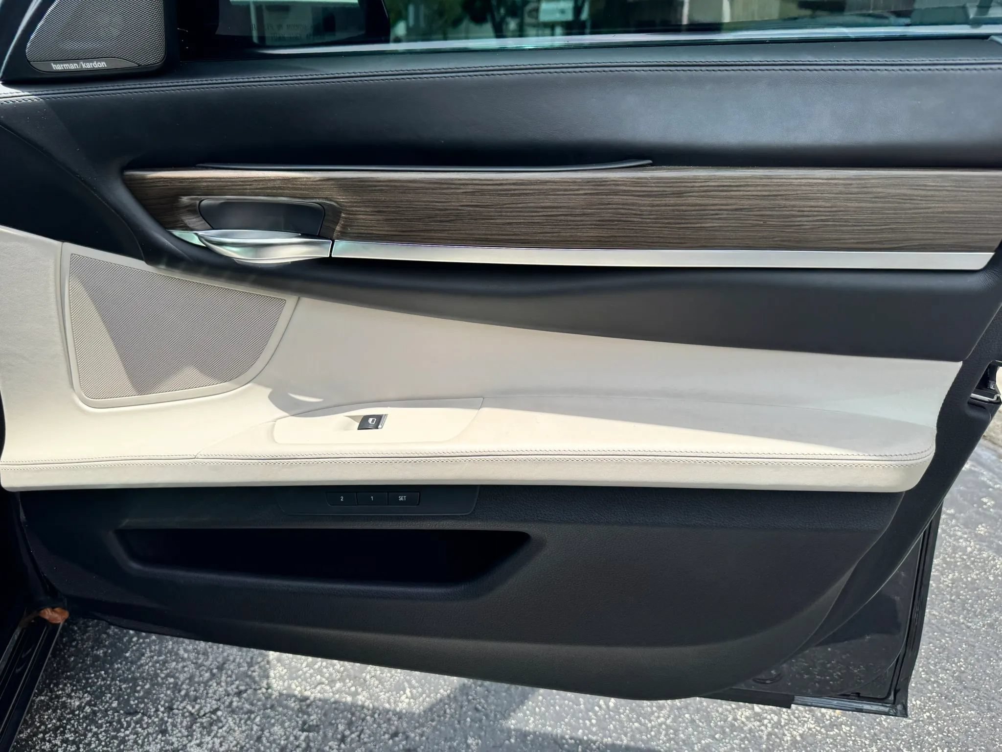 Used 2015 BMW 750i RWD image 36