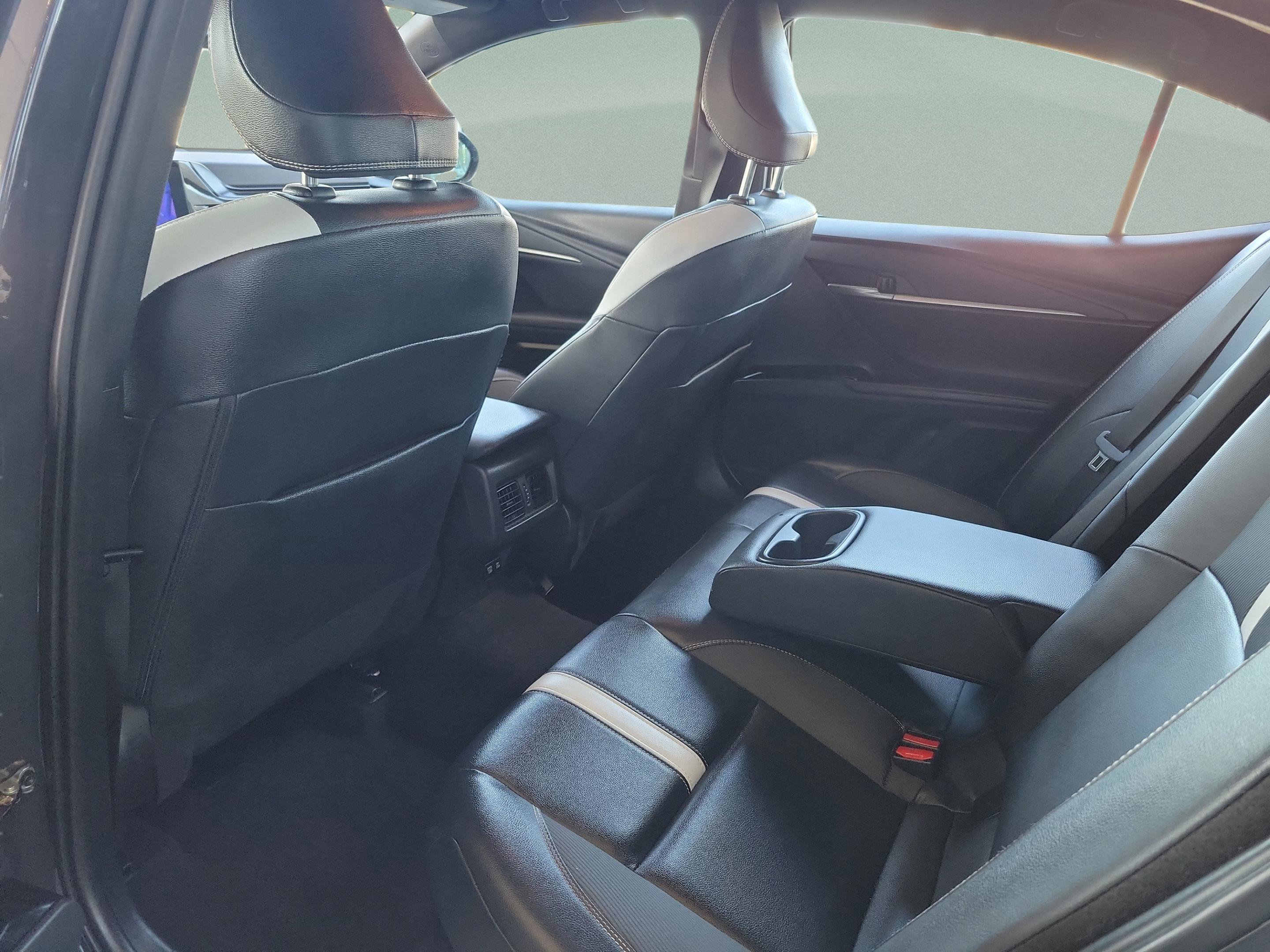 Used 2025 Toyota Camry SE image 16