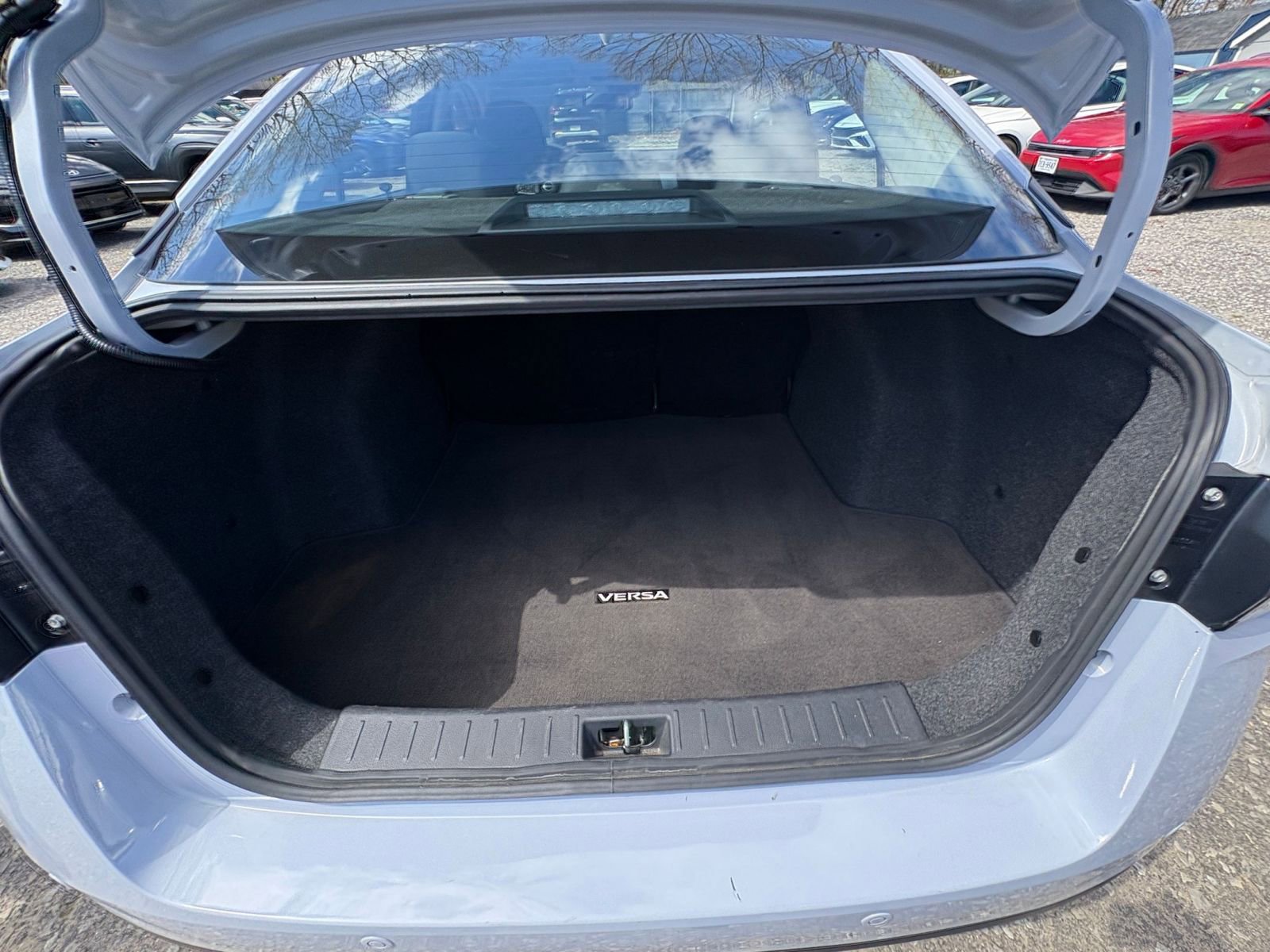 Used 2025 Nissan Versa SV FWD image 27