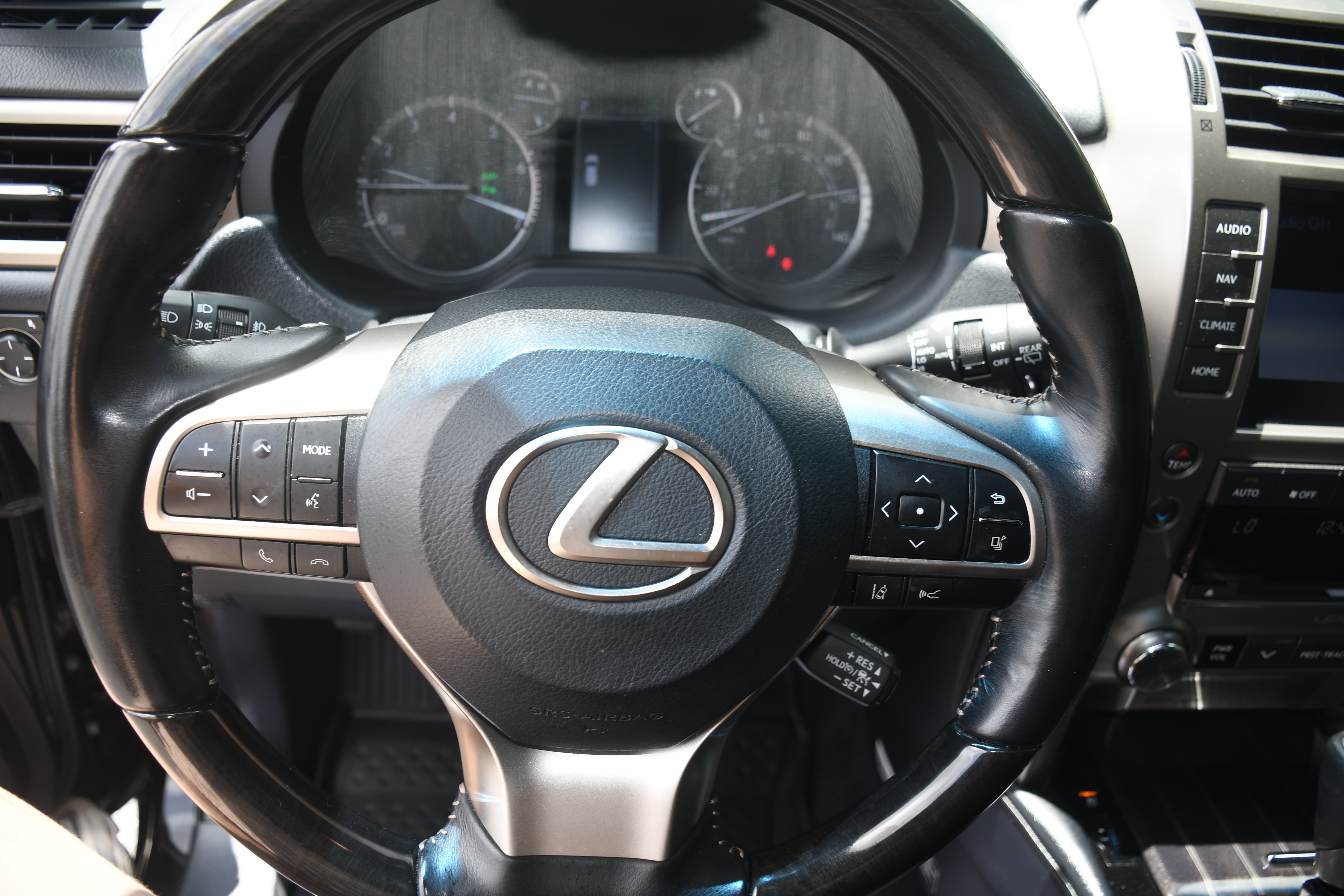 Used 2020 Lexus GX 460 Luxury w/ Luxury Sport Package AWD/4WD image 14
