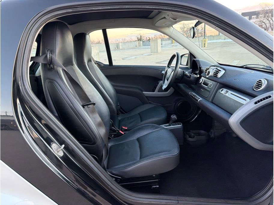 Used 2011 smart fortwo passion image 12