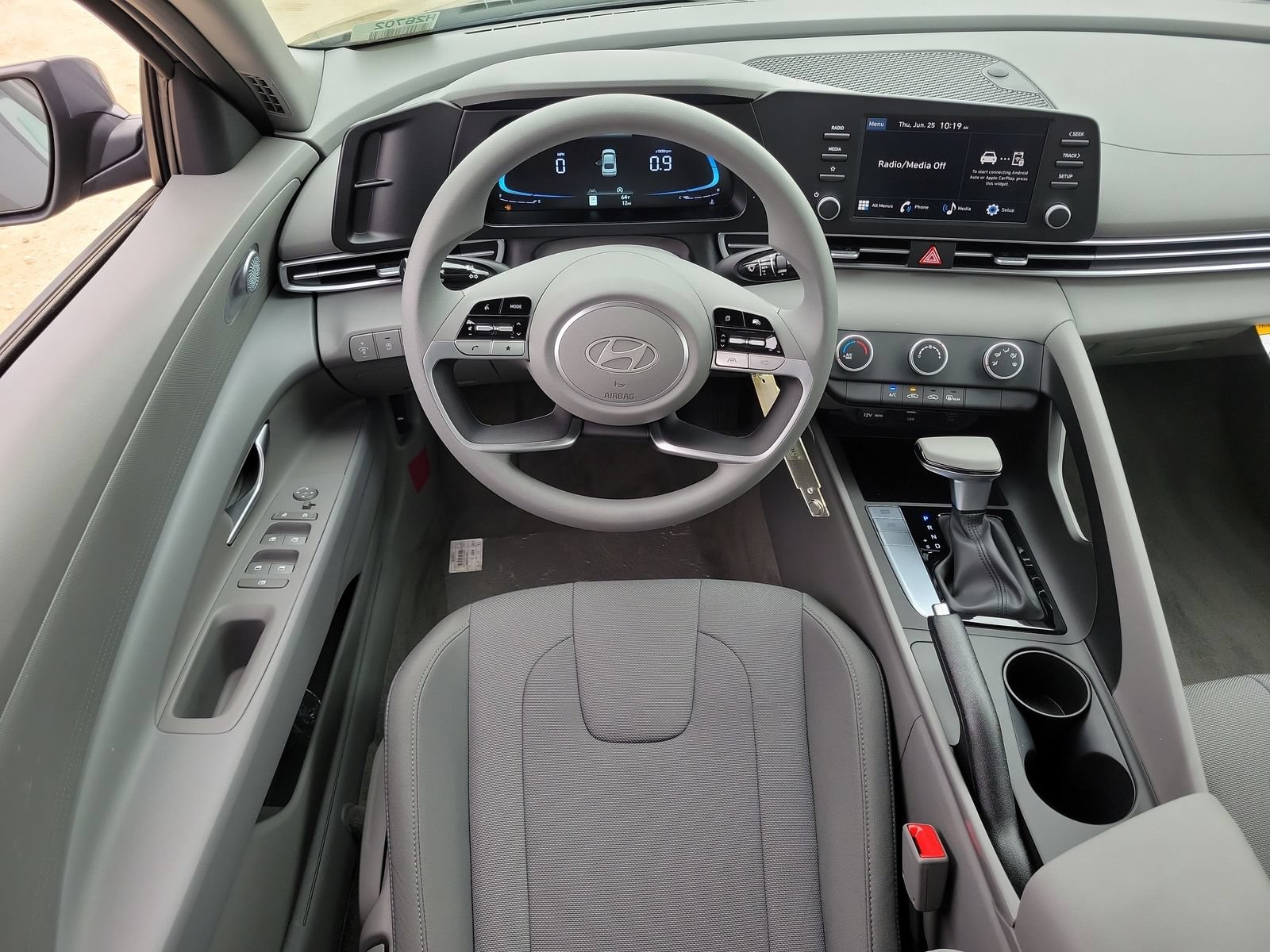 New 2026 Hyundai Elantra SE FWD image 7