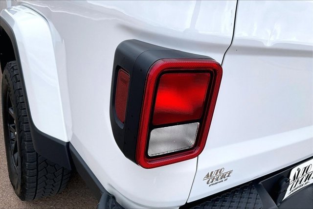 Used 2023 Jeep Gladiator Overland image 24