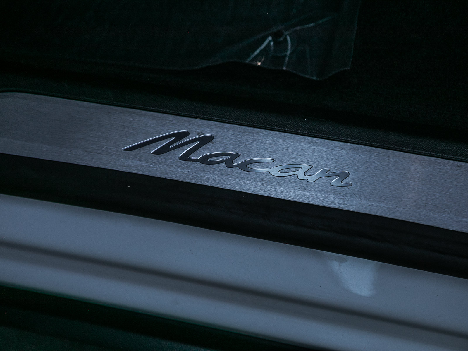 Certified 2025 Porsche Macan Electric RWD image 18